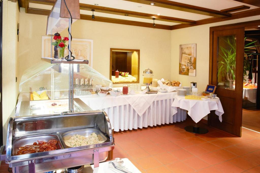 Hotel Restaurant Zur Linde พัทเทนเซน ภายนอก รูปภาพ